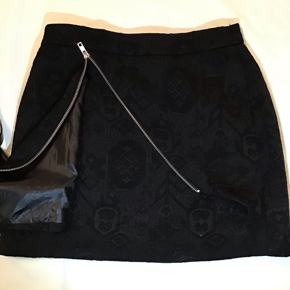 🥰 3 For $10 Forever 21 Tulip Hem short Shirt